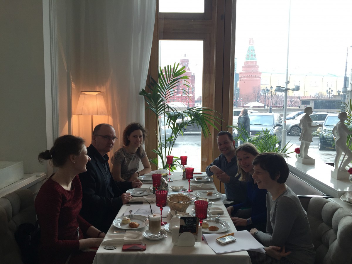 Ontbijt in Grand Hotel Dr Zhivago van het National Hotel met Anja, Mikhail, Polina and Anna